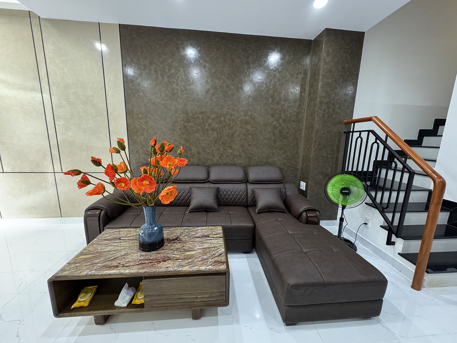Nhà phố 3 lầu thiết kế Singapore đẹp lung linh full nội thất cao cấp hẻm xe hơi Khu VIP Quang Trung
